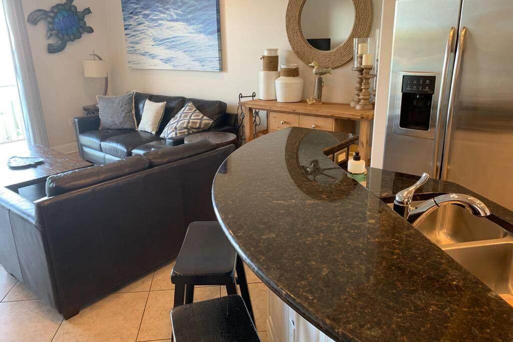 Luxury And Spacious Waterside Getaway 克利尔沃特 外观 照片