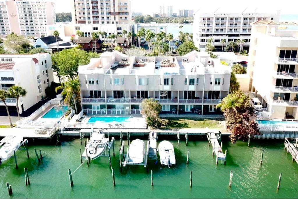 Luxury And Spacious Waterside Getaway 克利尔沃特 外观 照片