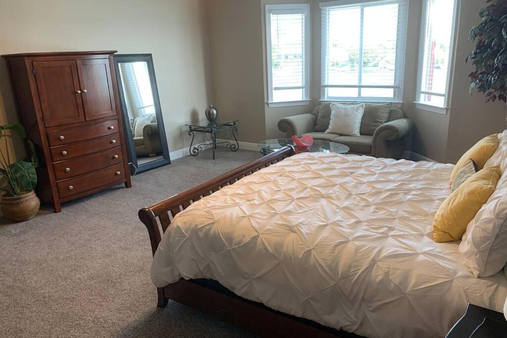Luxury And Spacious Waterside Getaway 克利尔沃特 外观 照片