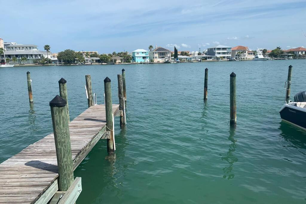 Luxury And Spacious Waterside Getaway 克利尔沃特 外观 照片
