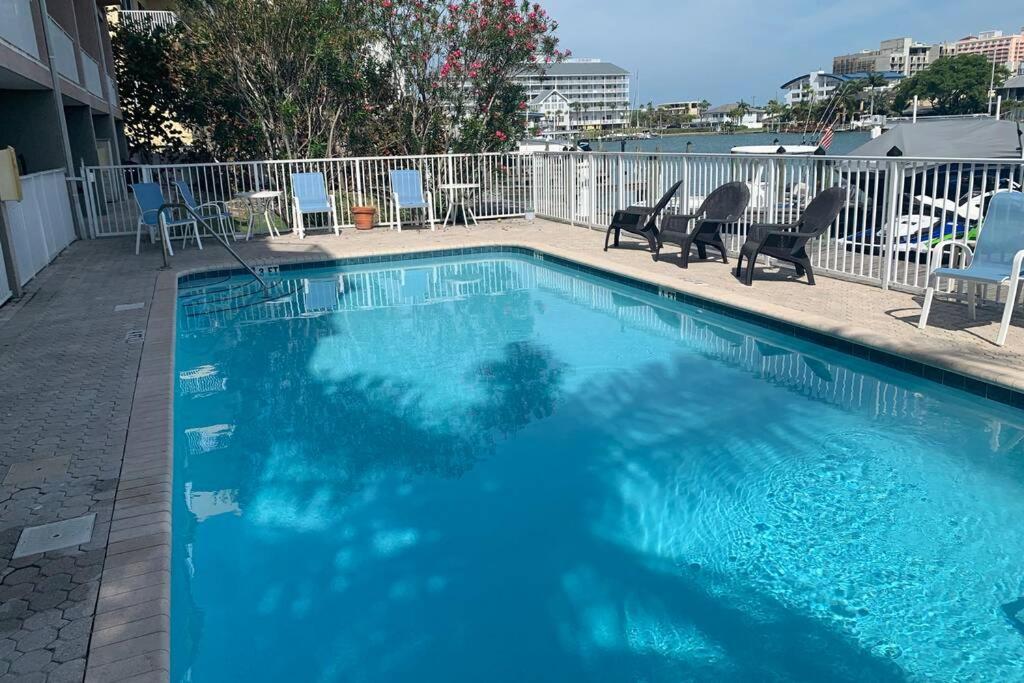 Luxury And Spacious Waterside Getaway 克利尔沃特 外观 照片